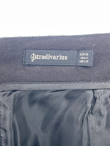 36 Beden siyah Renk Stradivarius Mini Etek %70 İndirimli.