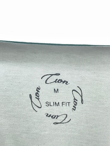s Beden beyaz Renk PreLoved T-shirt %70 İndirimli.
