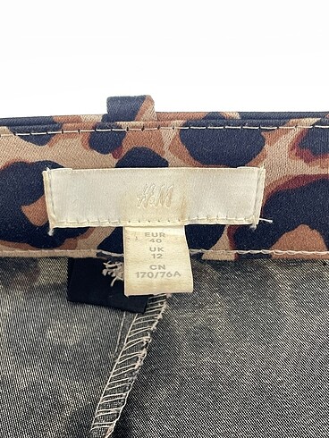 40 Beden çeşitli Renk H&M Kumaş Pantolon %70 İndirimli.