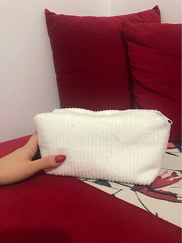 beyaz makyaj çantası kalemlik