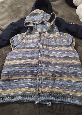 Erkek Çocuk Kapüşonlu Örgü Kolsuz Hırka - Görsel 3