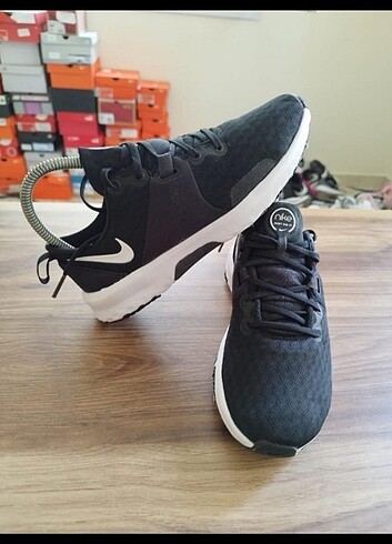 36,5 Beden siyah Renk Nike spor ayakkabı 