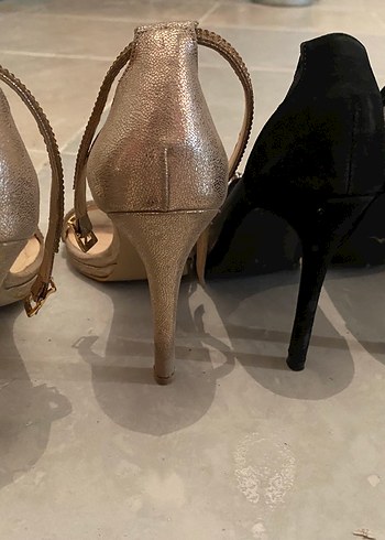 Altın Renkli Yılan Desenli Süet Stiletto