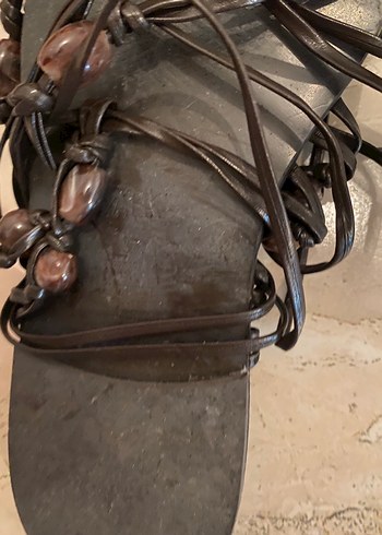 Zara Kahverengi Deri Boncuklu Bohem Kadın Sandalet