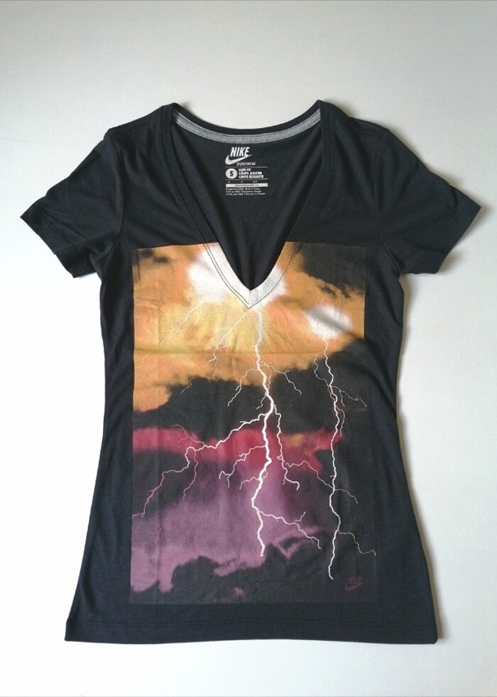 Nike Derin V Yaka Slim Fit Tshirt  - Görsel 2