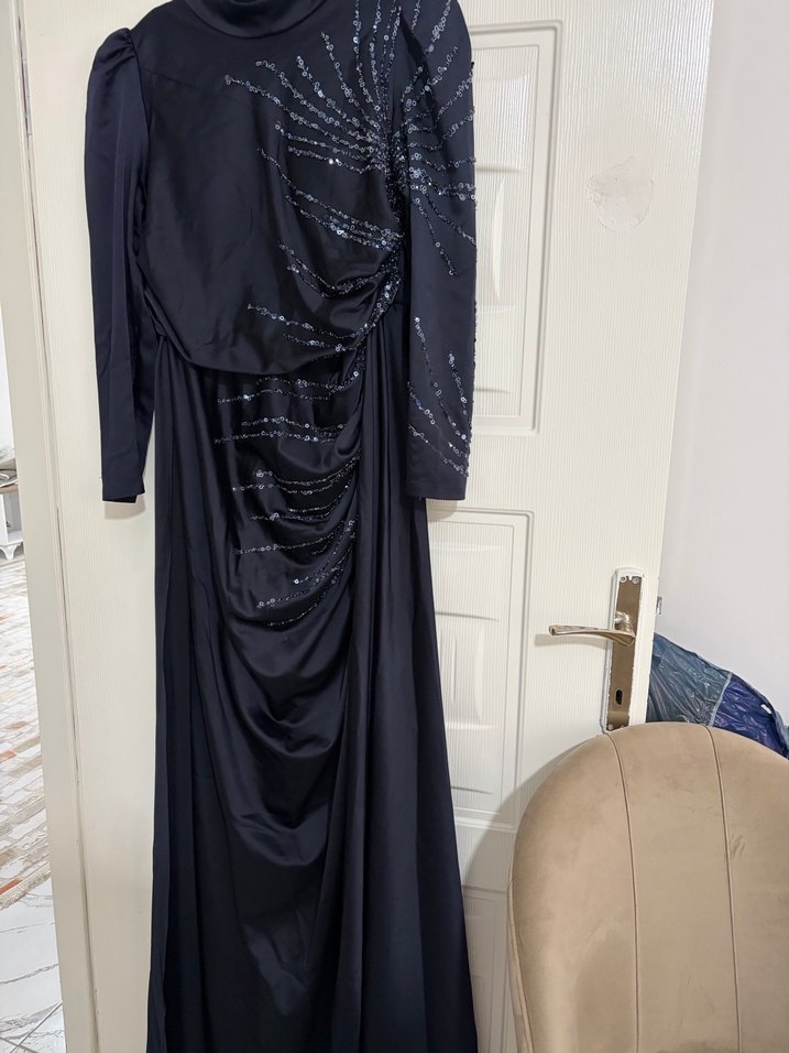 FATMA KILIÇ Siyah Drapeli Uzun Abiye - Görsel 4