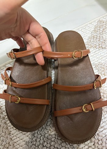 Bej Yılan Desenli Tokalı Kadın Terlik - Görsel 3