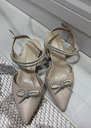 Bej Fiyonklu Modern Klasik Topuklu Kadın Ayakkabı - Görsel 3