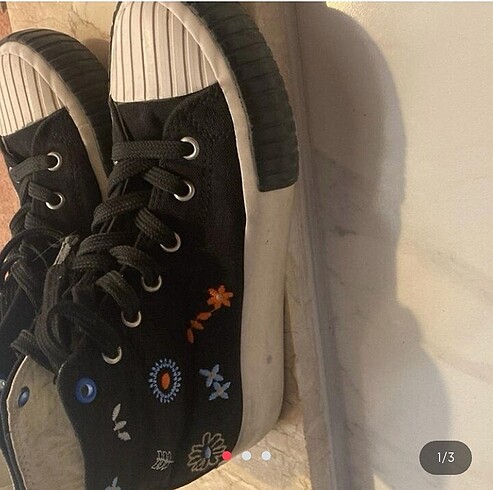 Deichmann Converse çiçek nakışlı