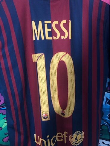 Nike Leo Messi forması yırtık defo asla yoktur hiç kullanılmadı. S be
