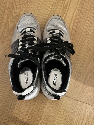 40,5 Beden ten rengi Renk Michael kors sneakers