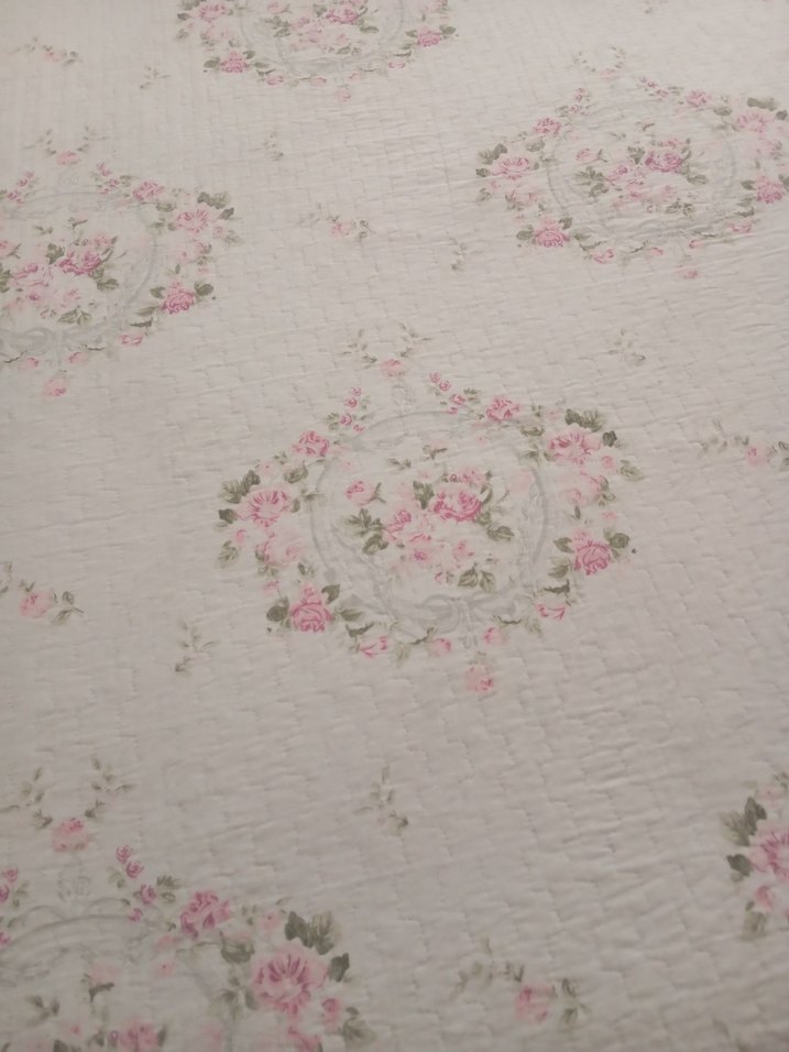 Pastel Çiçek Desenli Beyaz Yatak Örtüsü - Görsel 3