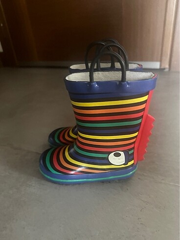 Benetton yagmur botu