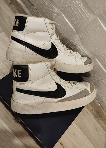 Beyaz Siyah Nike Spor Ayakkabı