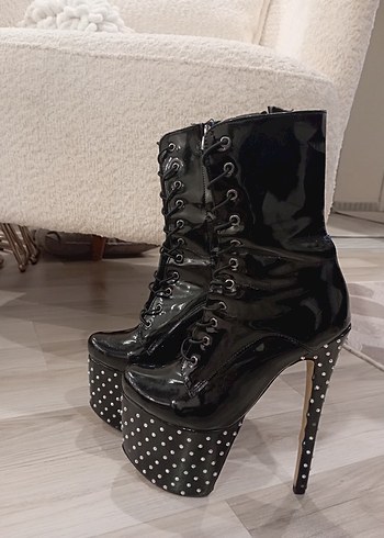 Siyah Parlak Puantiyeli Yüksek Topuklu Gotik Kadın Bot - Görsel 2