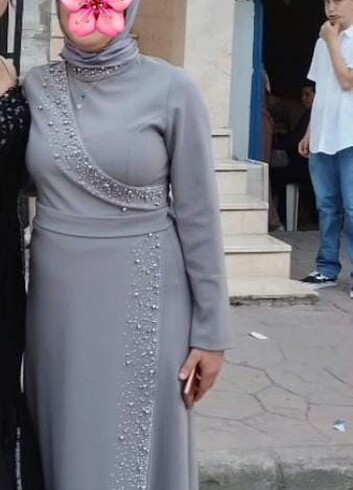 Gri taş işlemeli şık abiye