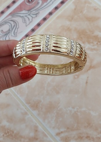 YENİ KARARMAZ TAŞLI BİLEKLİK