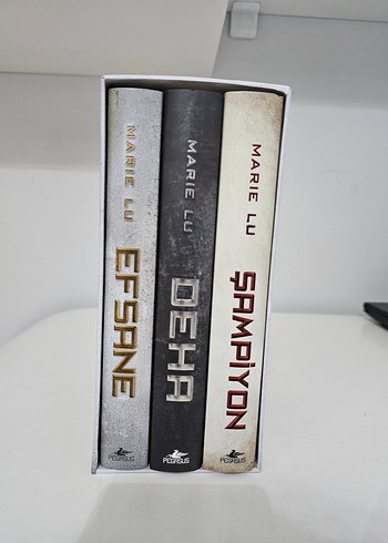 Marie Lu Üçleme Seti: Efsane, Deha, Şampiyon