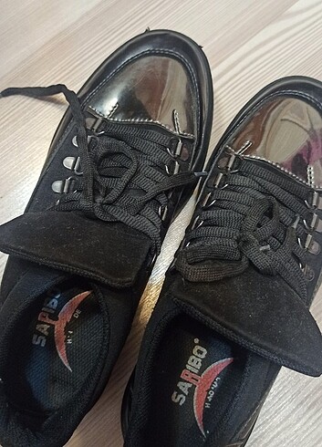 Elle ucu metal sneaker
