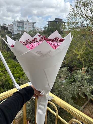  Pembe solmayan gül