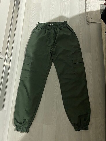yeşil paraşüt pantolon