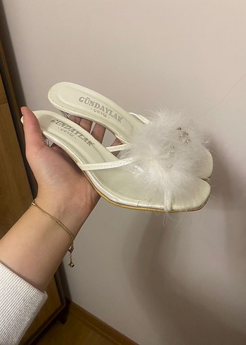 Beyaz Tüylü Stiletto Topuklu Bohça Terliği - Görsel 2