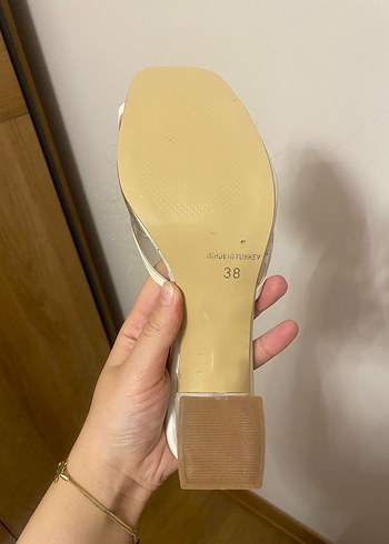 Beyaz Tüylü Stiletto Topuklu Bohça Terliği - Görsel 4