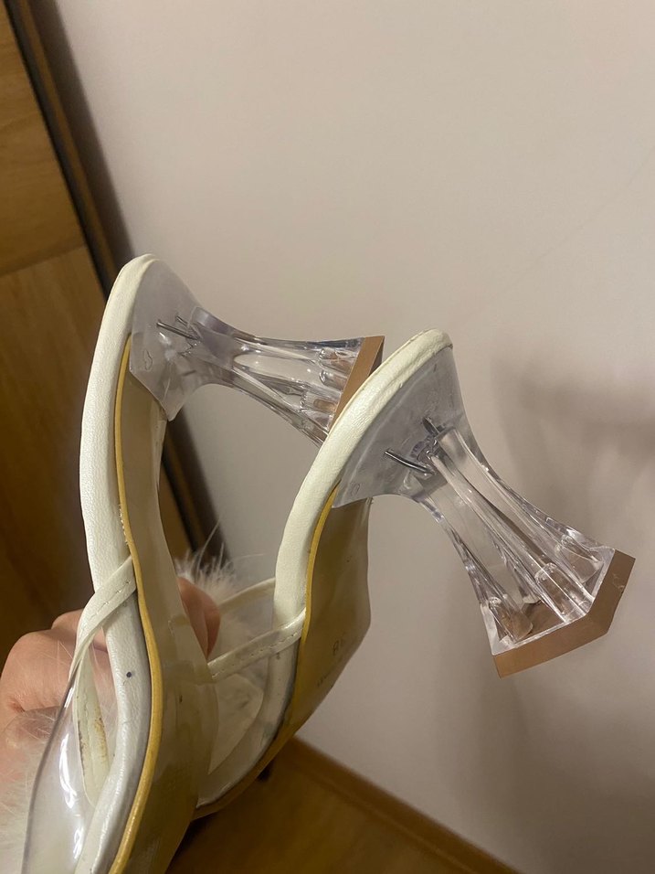 Beyaz Tüylü Stiletto Topuklu Bohça Terliği - Görsel 3