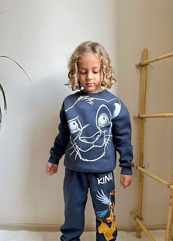 Zara kışlık şardonlu lion King baskılı eşofman takımı 
