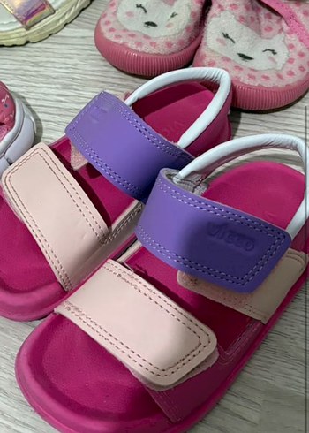 Kız Çocuk Pembe Bantlı Terlik