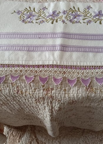 Diğer Nakışlı ve Dantel Detaylı Lila Havlu