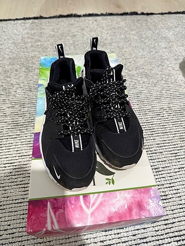 Nike huarache spor ayakkabı