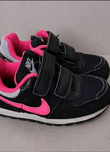 25 Beden Nike kız çocuk spor ayakkabı 25 numara