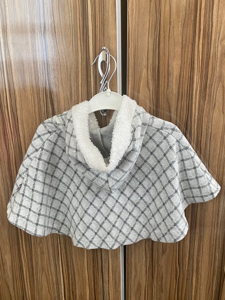 Kapüşonlu Gri Ekose Kız Panço - Görsel 2