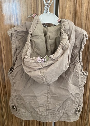 Kız Çocuk Bej Düğmeli Kolsuz Yelek - Görsel 2