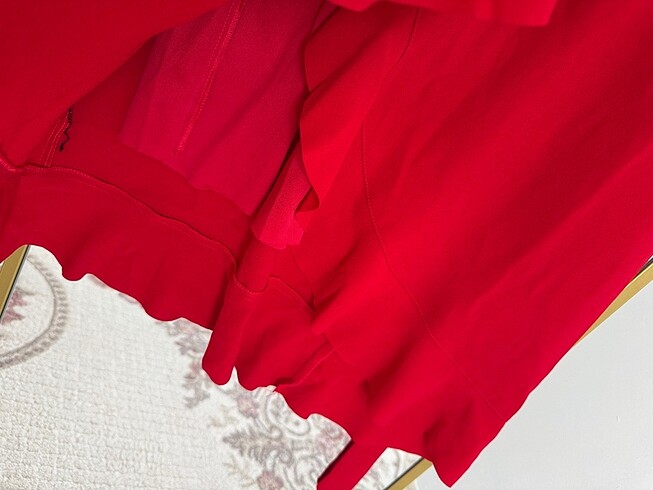 Kırmızı fırfır detaylı elbise - Görsel 5