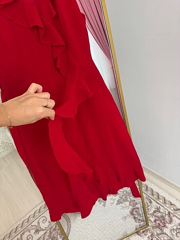 Diğer Kırmızı fırfır detaylı elbise