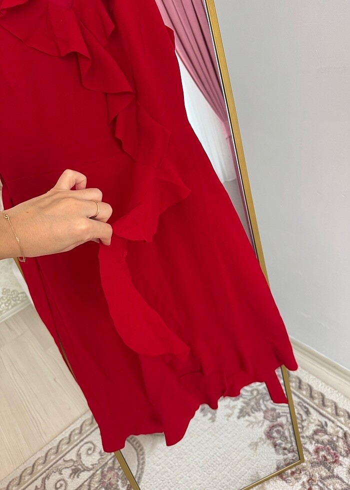 Kırmızı fırfır detaylı elbise - Görsel 2