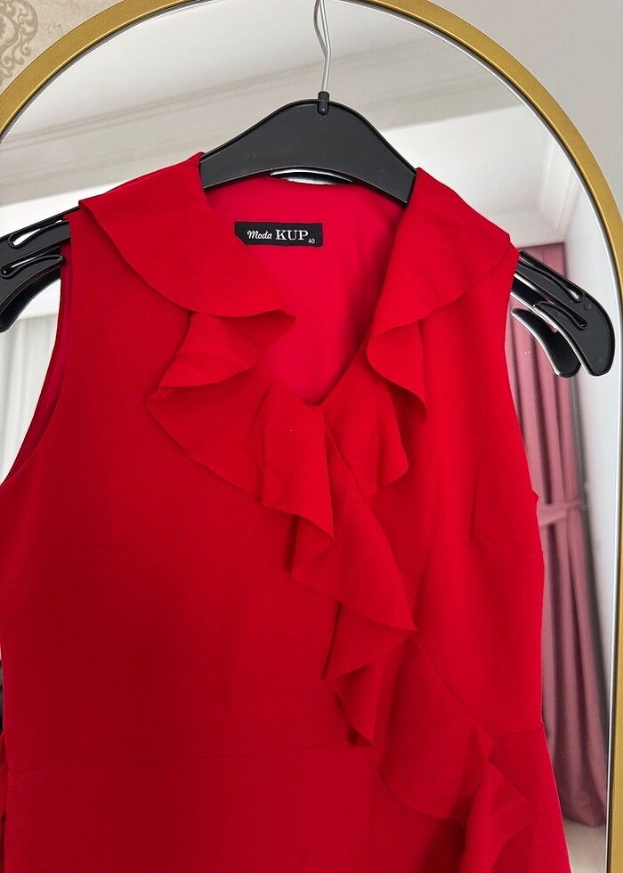 Kırmızı fırfır detaylı elbise - Görsel 3