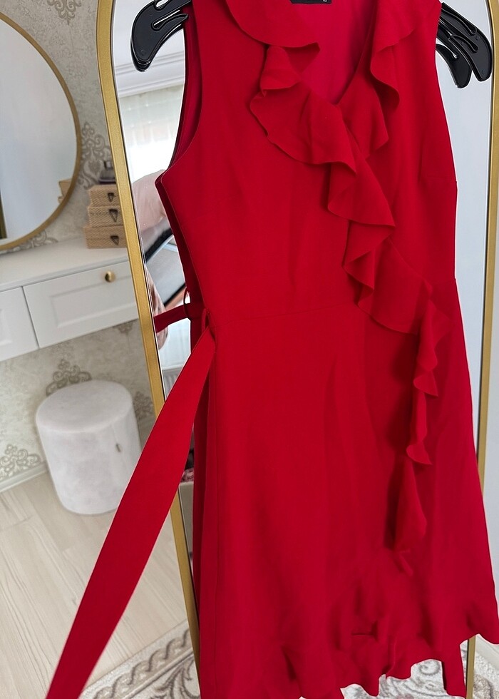 Kırmızı fırfır detaylı elbise - Görsel 4