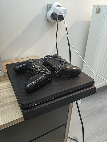Playstation 4 slim