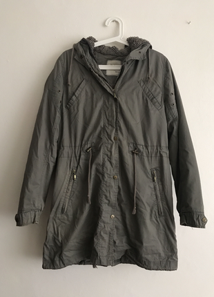 Haki yeşil parka