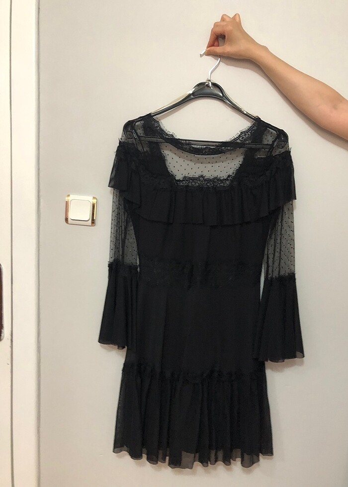 Siyah Dantel Detaylı Şık Elbise - Görsel 3