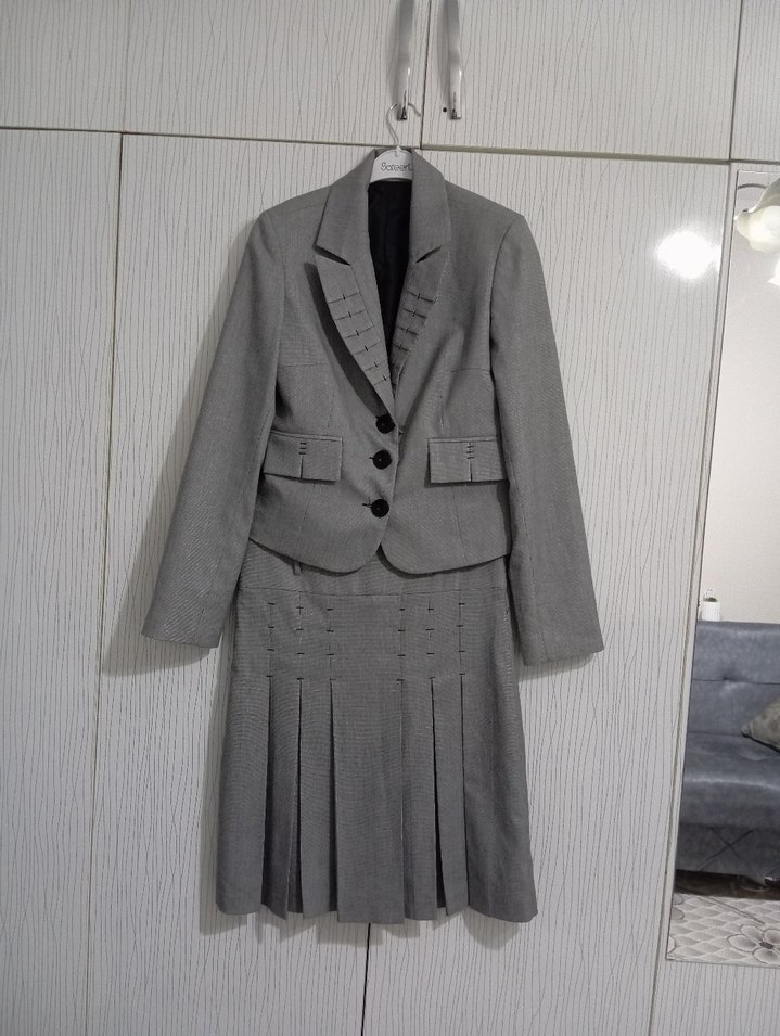 Kadın Gri Keten Kumaş Pilili Midi Takım - Görsel 3