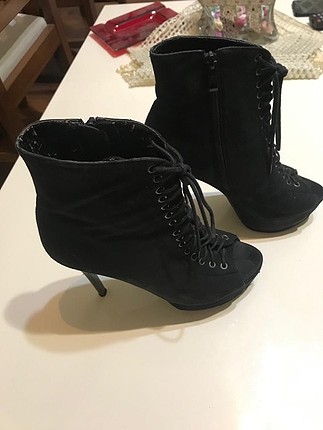 38 Beden Stiletto Tarz Bağcıklı Şık Ayakkabı.