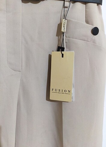 36 Beden Fusion 36 Beden Ekru Rengi Kemerli Model Şık Pantolon.