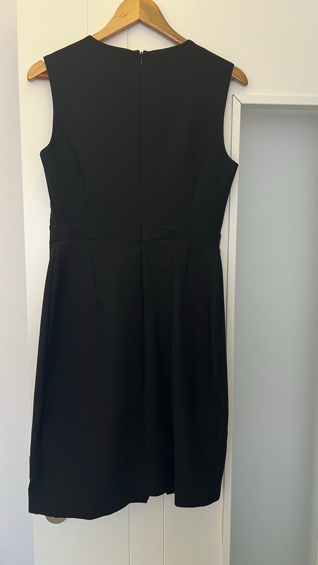 Kemer Detaylı Siyah Kolsuz Midi Elbise - Görsel 2