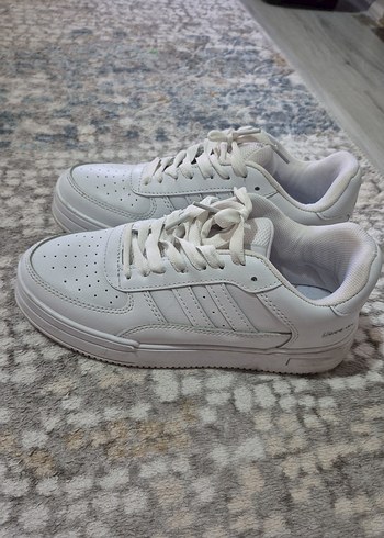 Kadın Beyaz Bağcıklı Spor Ayakkabı