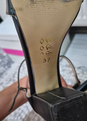 37 Beden Siyah Tokalı Kadın Topuklu Ayakkabı