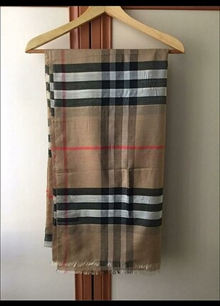 Burberry ipek şal